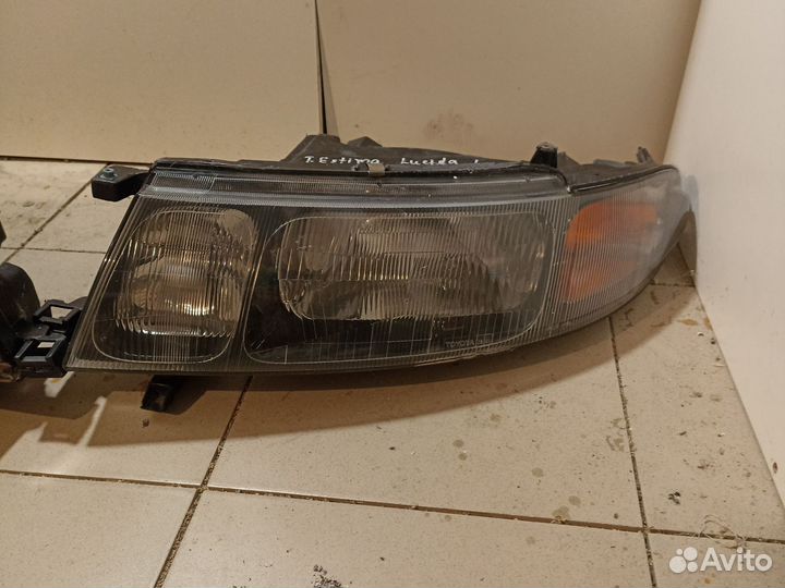 Фара Toyota Estima lucida