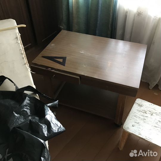 Журнальный столик