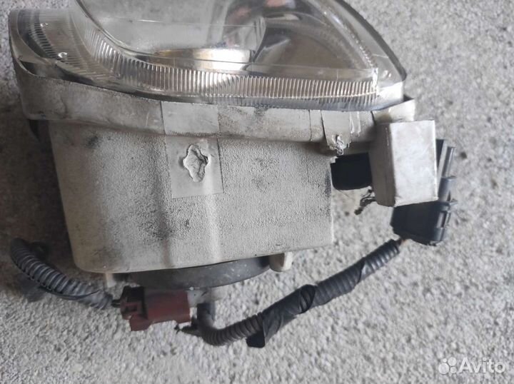 Левая передняя противотуманная фара на lexus IS