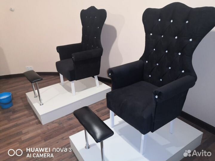 Маникюрный стол