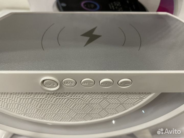 Умная колонка беспроводная зарядка часы