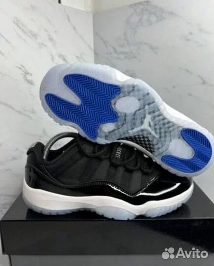 Nike air jordan 11 low space jam