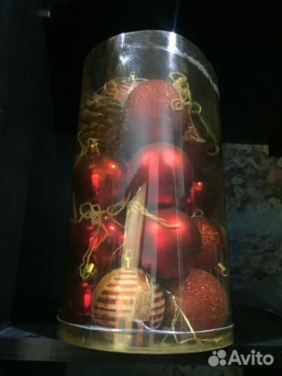 Елочные шары красные