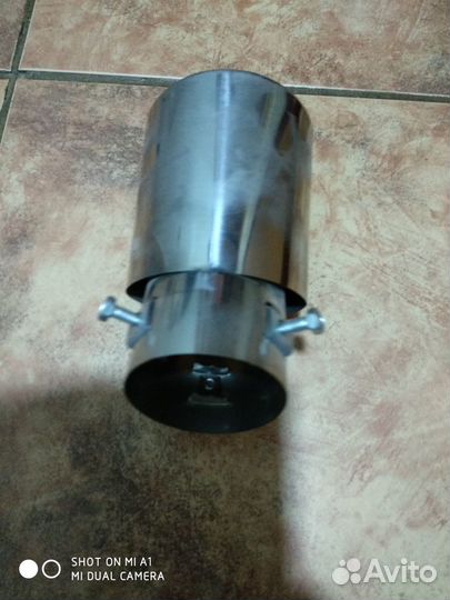 Наконечник на выхлопную трубу автомобиля