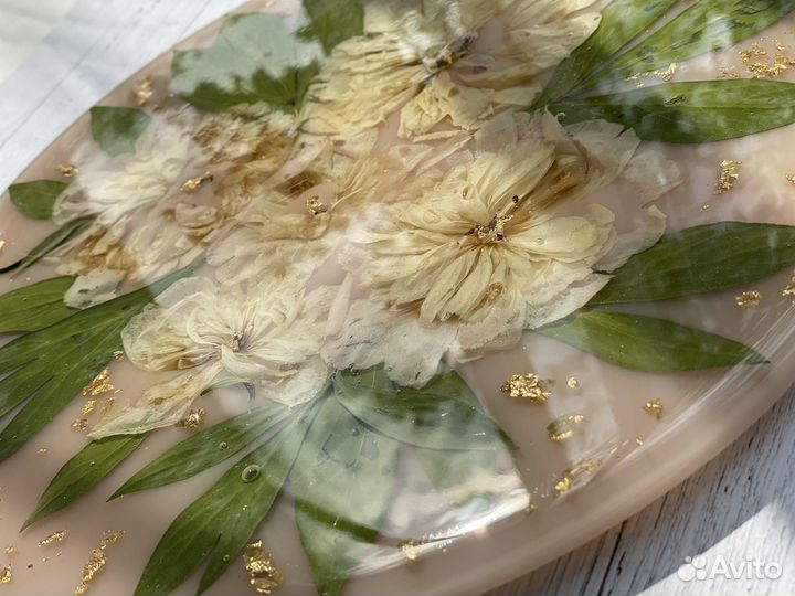 Поднос из эпоксидной смолы с сухоцветами «Пионы«