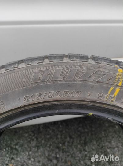 Bridgestone Blizzak Revo2 215/50 R17 92G