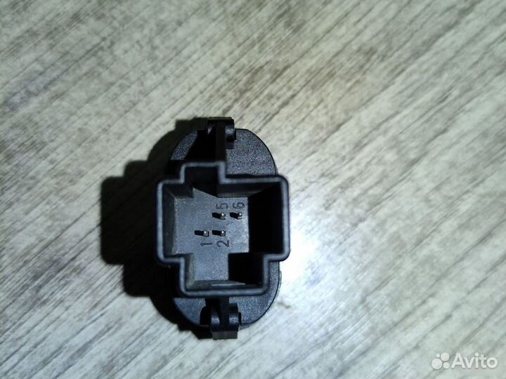 Кнопка стеклоподъемника Ford Focus 1