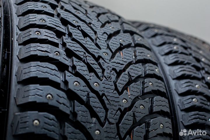 Nokian Tyres Hakkapeliitta 9 235/45 R18 98T