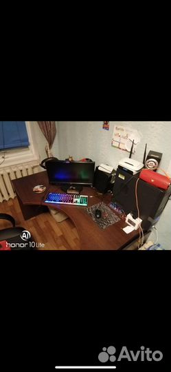 Компьютерный стол