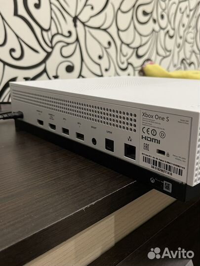 Xbox One s 1tb + Kinect