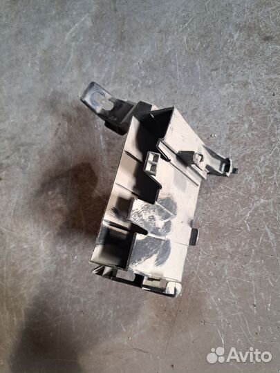 Кронштейн блока управление парктроником Audi A6 C6