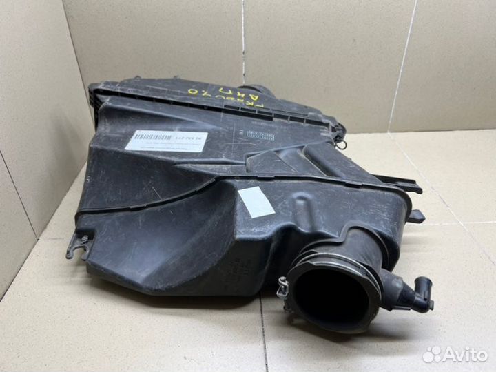 Корпус воздушного фильтра Toyota Land Cruiser