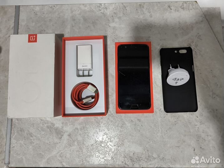 OnePlus 5, 6/64 ГБ