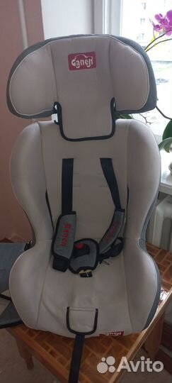 Автомобильное кресло