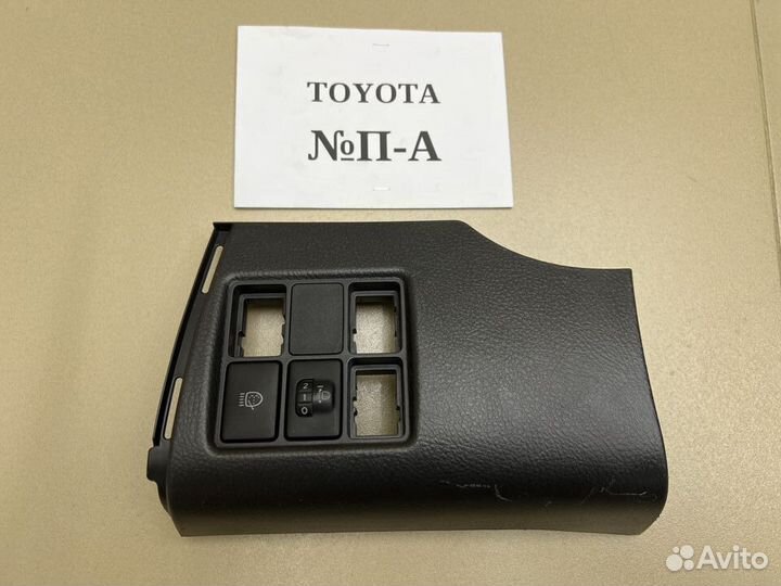 Детали салона Toyota RAV4 30