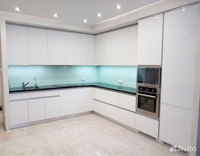 Кухня в потолок на заказ в