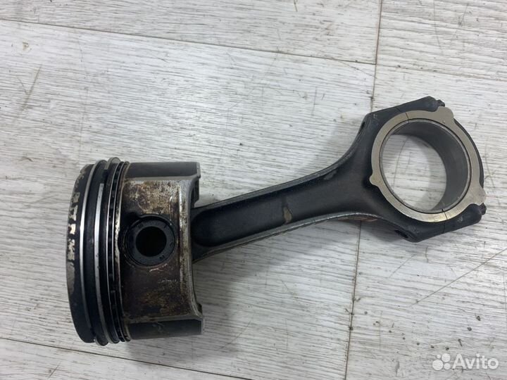 Поршень с шатуном Mercedes W203 C