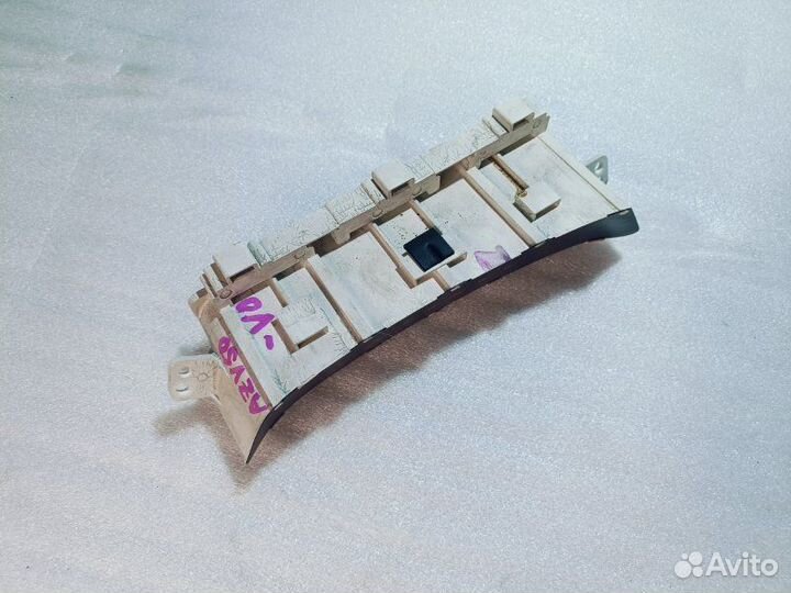 Панель приборов (переключение скоростей) Toyota