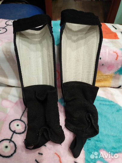 Щитки футбольные