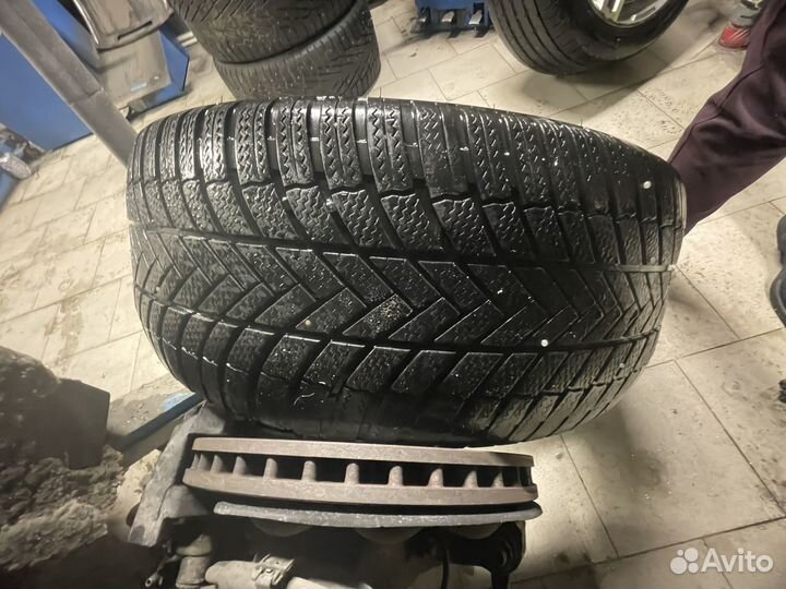 Bridgestone Blizzak LM-005 295/40 R21