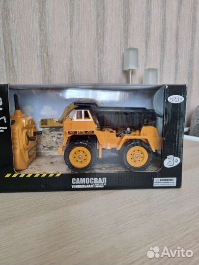 Экскаватор на радиоуправлении