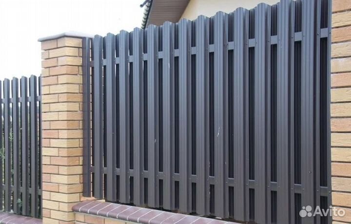 Забор из евроштакетника для дома под ключ