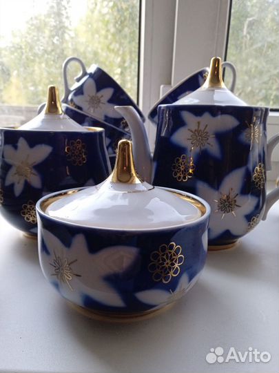 Посуда сервизы, чашки, чайники, блюдца