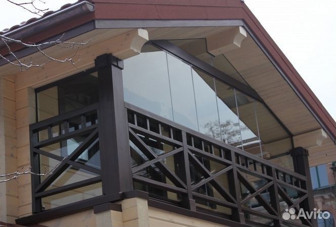 Безрамное остекление дачи