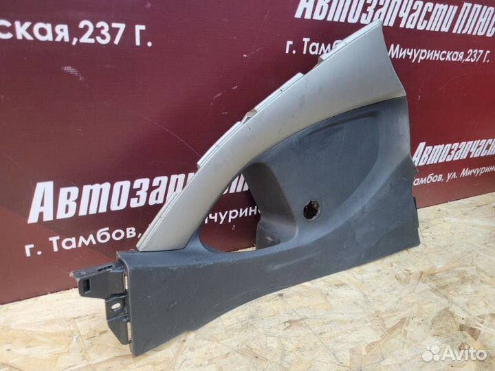 Обшивка стойки передняя правая Toyota Auris