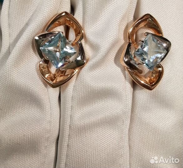 Золотые серьги с камнем