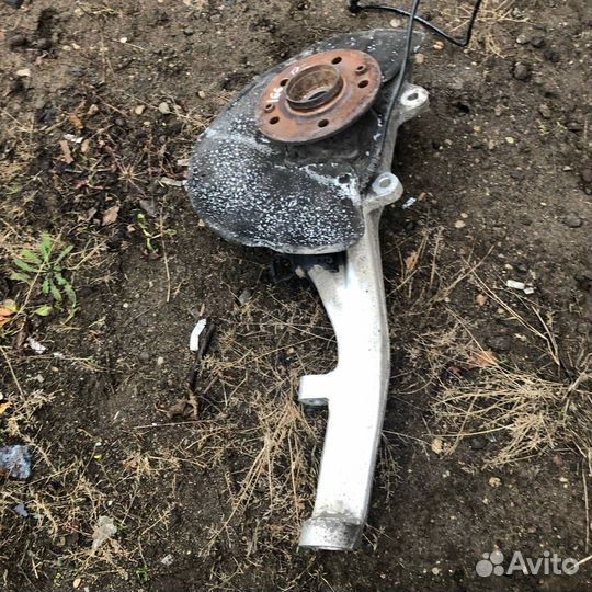 Кулак передний правый Mercedes-Benz M-Класс W166