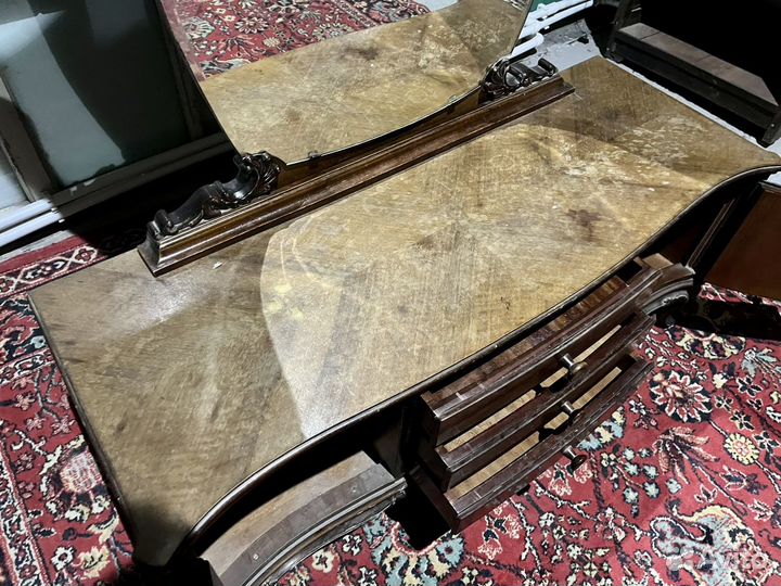 Старинное зеркало с тумбой трюмо