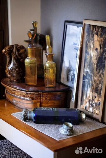 Бутылочки, кадильница, сундук антиквариат