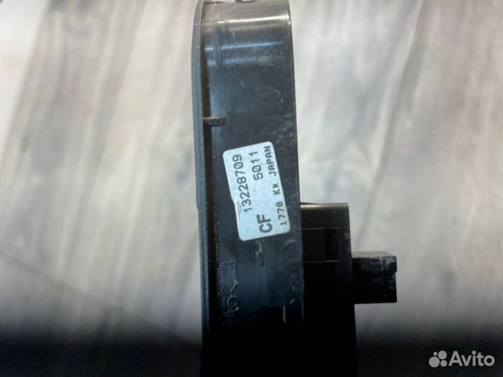 Кнопка стеклоподъемника передняя правая Opel Astra