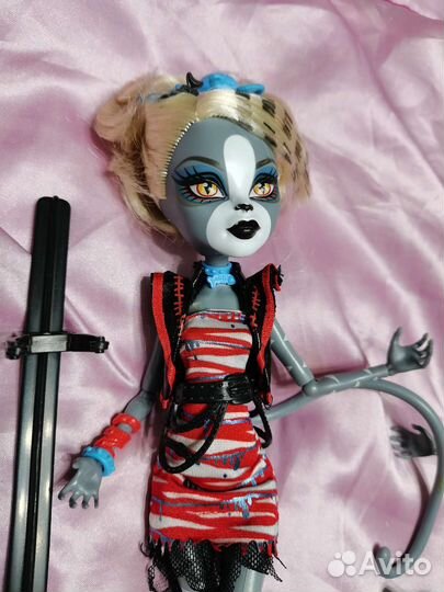 Куклы Монстер Хай Мяулодия Пурсифона зомби шейх