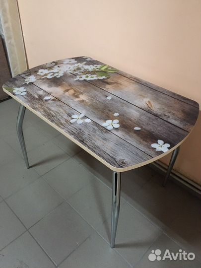 Кухонный стол