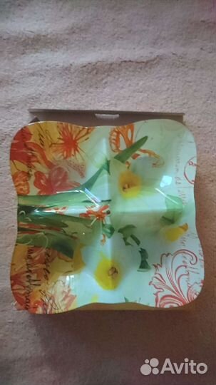 Кофейные чашки, спичечница, сахарница