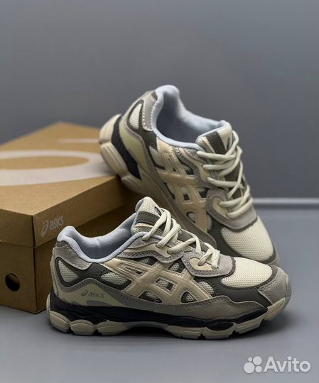 Кроссовки женские Asics