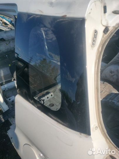 Форточка багажника левая Toyota Ist NCP61 1nzfe