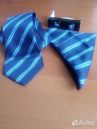 Галстук, платочек и запонки