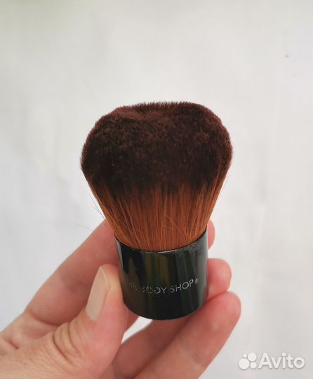 Кисть кабуки The body shop