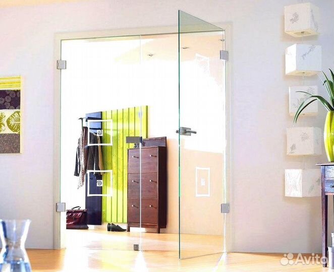 Стеклянная дверь на заказ