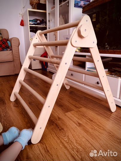 Деревянная лестница/уголок