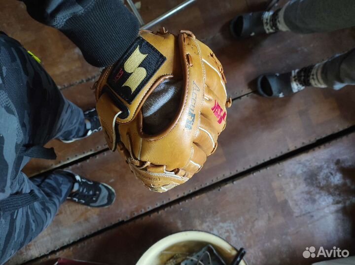 Бейсбольная перчатка