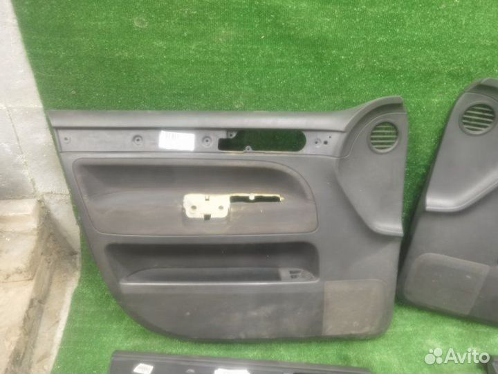 Обшивка двери задняя левая Volkswagen Touareg I