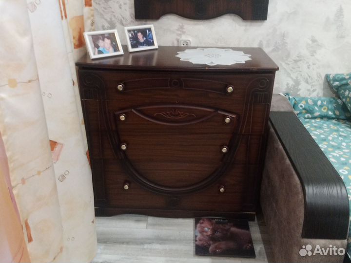 Две прикроватные тумбы бу,комод
