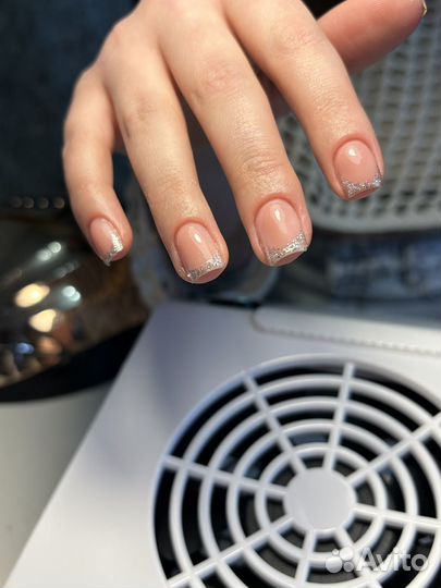 Модель на маникюр