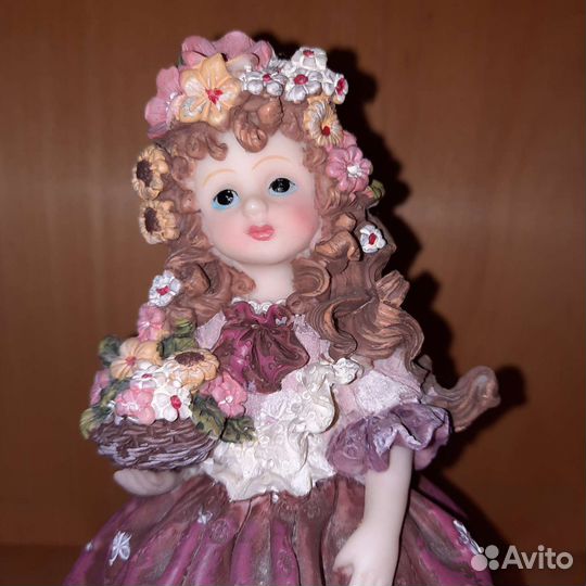 Фигурка девочка