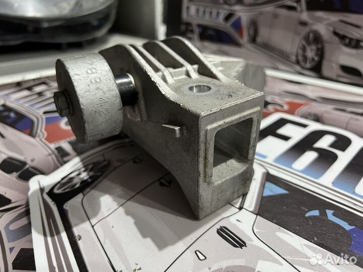 Кронштейн лапа двигателя N52 N53 BMW F10