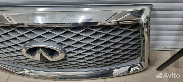 Решетка радиатора Infiniti QX80/2017
